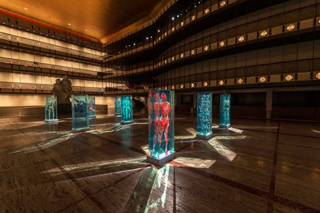 dustin yellin infills lincoln center with glass dancers for the NYC ballet-ư-03