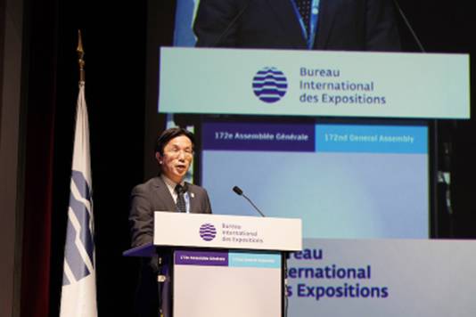 Deputy Director-General of Japans Ministry of Land, Infrastructure, Transport and Tourism, Yasuyuki Igarashi, addressing the 172nd General Assembly of the BIE